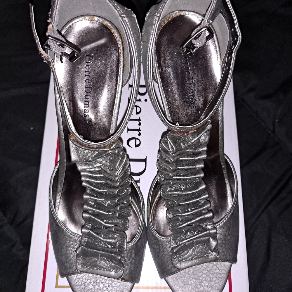 Heels - Picture 4 of 4
